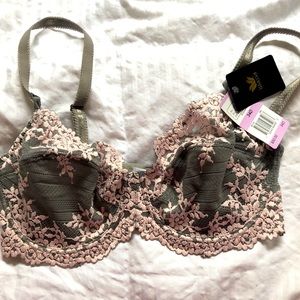 *NWT* Wacoal 34D unlined lace bra